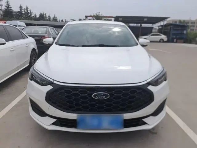 Ford Escort — Фото автомобиля 2