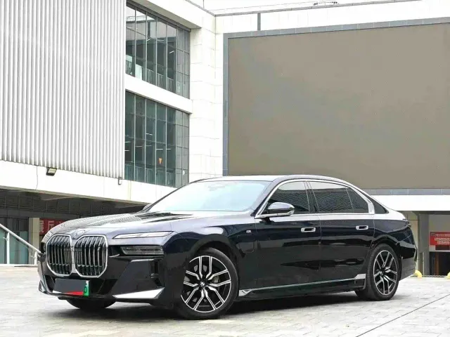 BMW i7 — Фото автомобиля 3