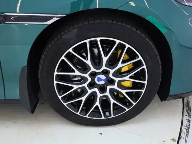 Denza Z9GT — Фото автомобиля 13