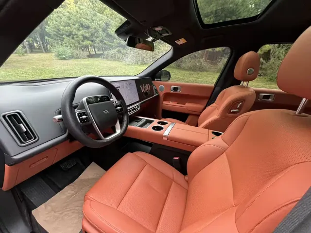 Li Auto L8 — Фото автомобиля 13