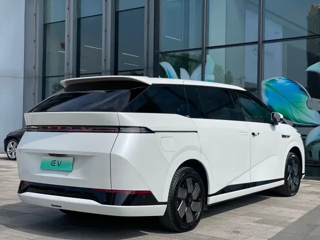 Xpeng X9 — Фото автомобиля 3