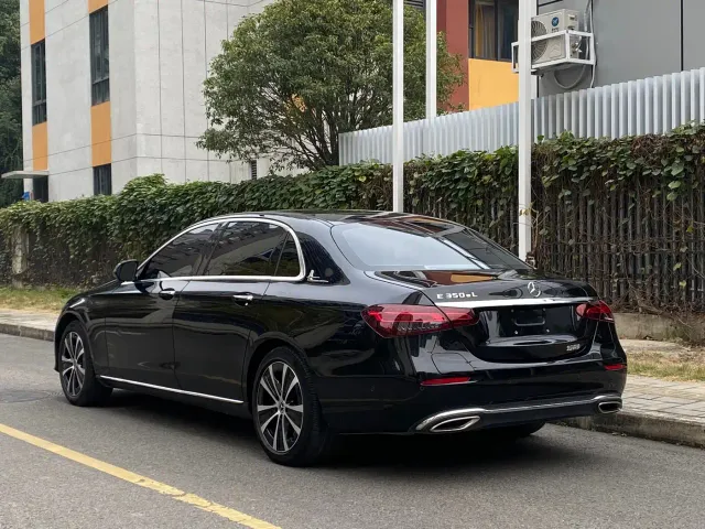 Mercedes-Benz E-Class — Фото автомобиля 16