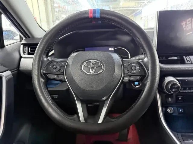 Toyota Wildlander — Фото автомобиля 12