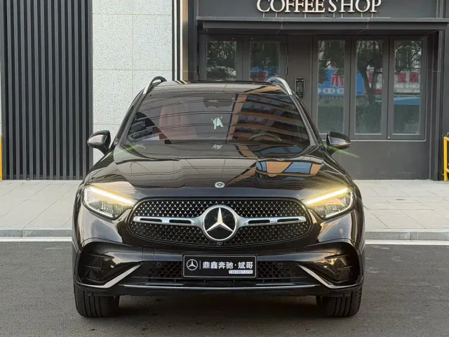 Фотография автомобиля — Mercedes-Benz GLC-Class