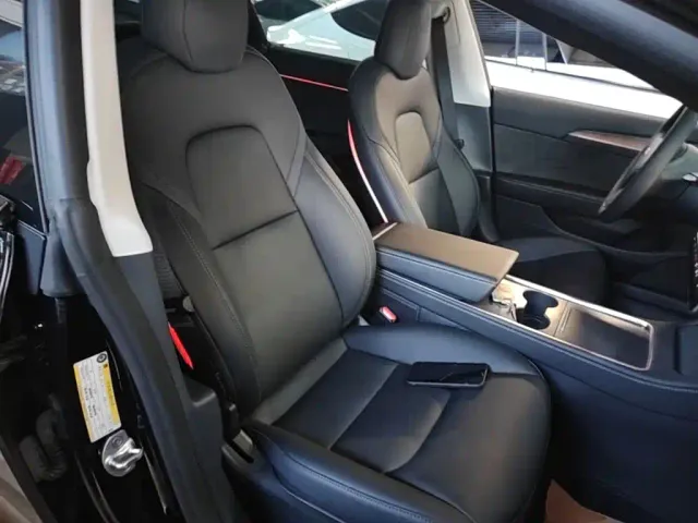 Tesla Model 3 — Фото автомобиля 24