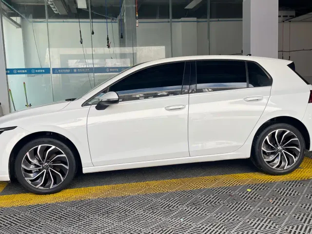 Volkswagen Golf — Фото автомобиля 4