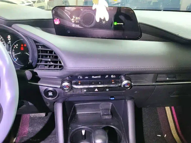 Mazda Axela — Фото автомобиля 12