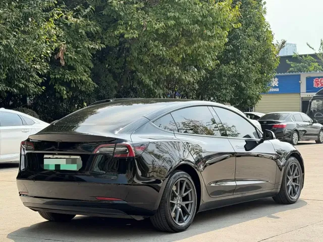 Tesla Model 3 — Фото автомобиля 9