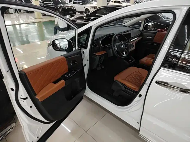 Honda Odyssey 2024 2.0L e:HEV Sharp·Comfort Edition — Фото автомобиля 15
