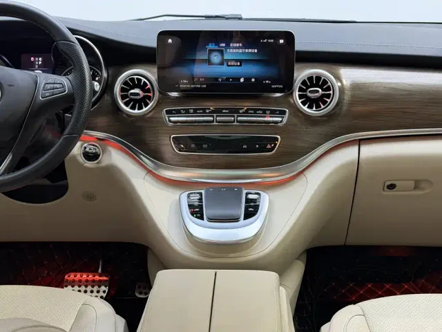 Mercedes-Benz V-Class — Фото автомобиля 26