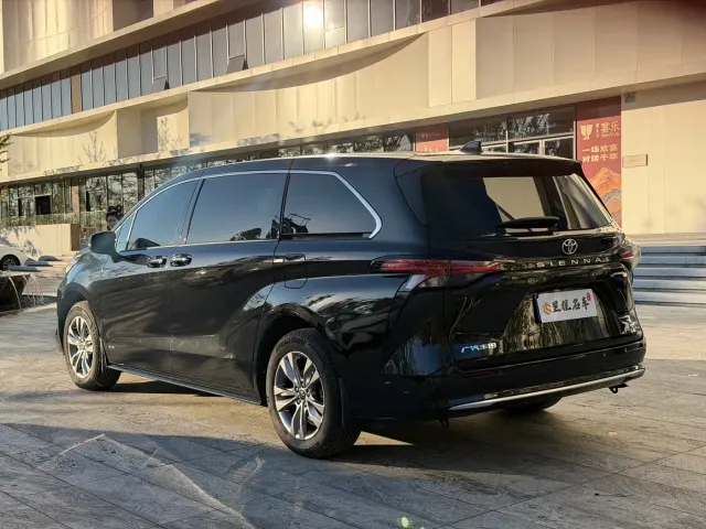 Toyota Sienna — Фото автомобиля 7