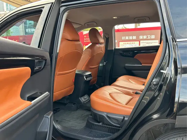 Toyota Highlander — Фото автомобиля 4