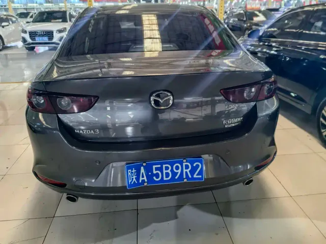 Mazda Axela — Фото автомобиля 8