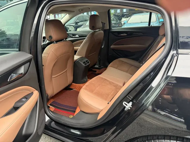 Buick Regal — Фото автомобиля 12