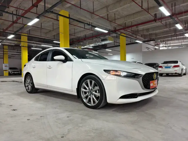 Mazda Axela — Фото автомобиля 3