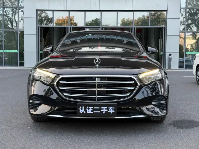 Mercedes-Benz E-Class — Фото автомобиля 2