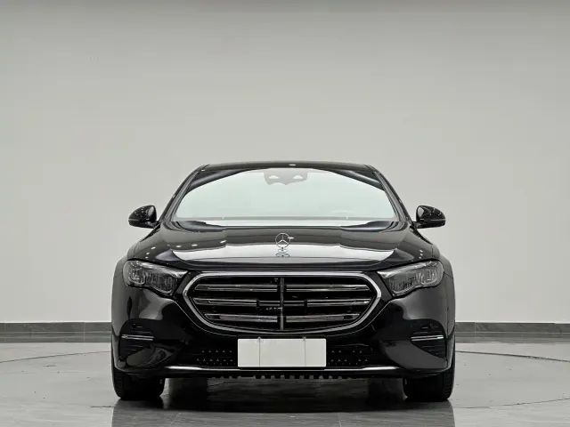 Mercedes-Benz E-Class — Фото автомобиля 4