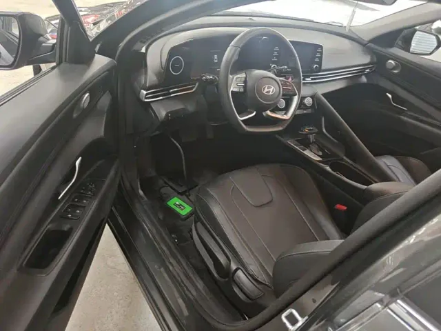 Hyundai Elantra — Фото автомобиля 15