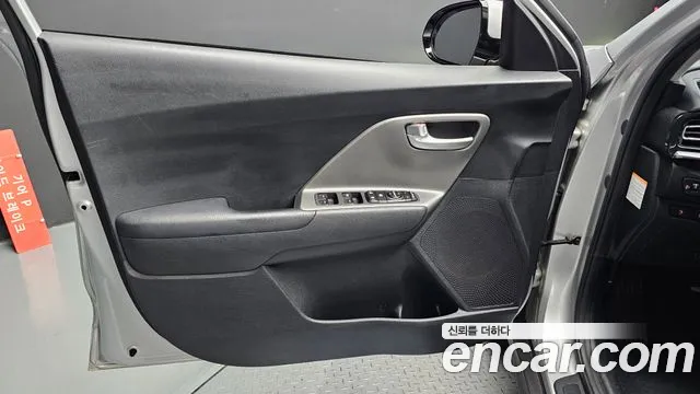 Kia Niro — Фото автомобиля 24