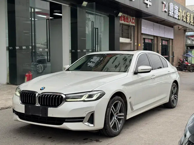 Фотография автомобиля — BMW 5 Series