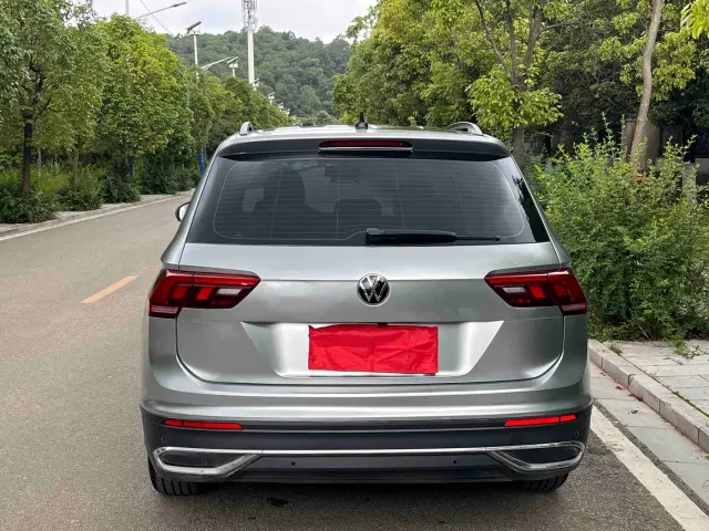 Volkswagen Tiguan L — Фото автомобиля 4