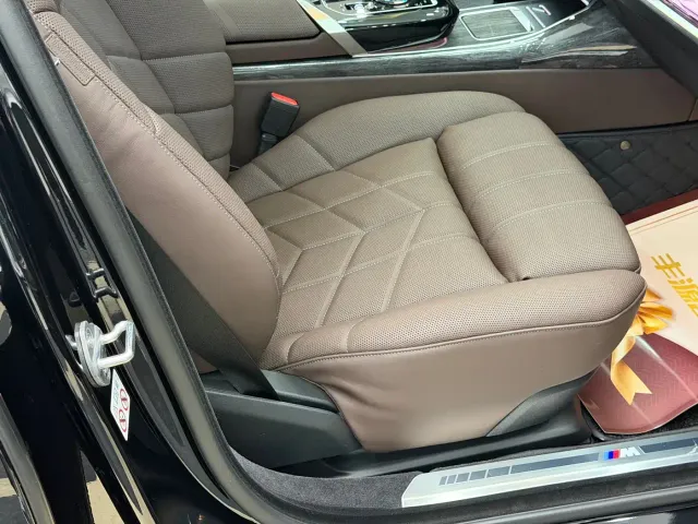BMW 7 Series — Фото автомобиля 8