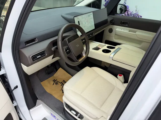 Li Auto MEGA — Фото автомобиля 13