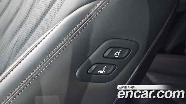 Genesis GV70 — Фото автомобиля 28
