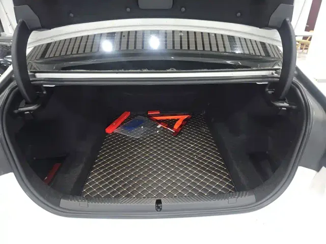 BMW 5 Series — Фото автомобиля 14