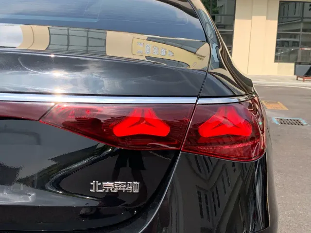 Mercedes-Benz E-Class — Фото автомобиля 12