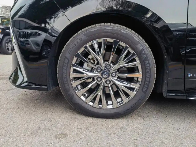 Toyota Alphard — Фото автомобиля 22