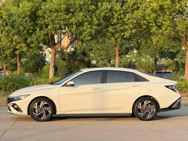 Hyundai Elantra — Фото автомобиля 4
