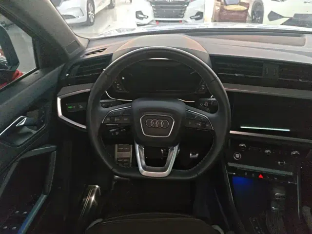 Audi Q3 — Фото автомобиля 10