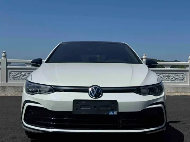 Volkswagen Golf — Фото автомобиля 2