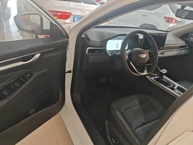 Geely Emgrand — Фото автомобиля 15