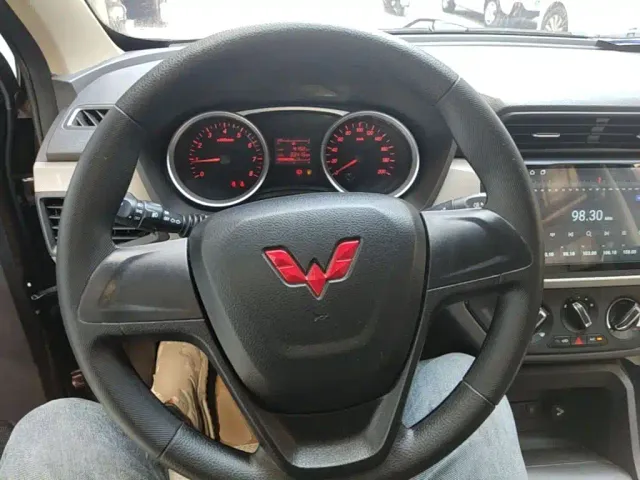 Wuling Hongguang — Фото автомобиля 10