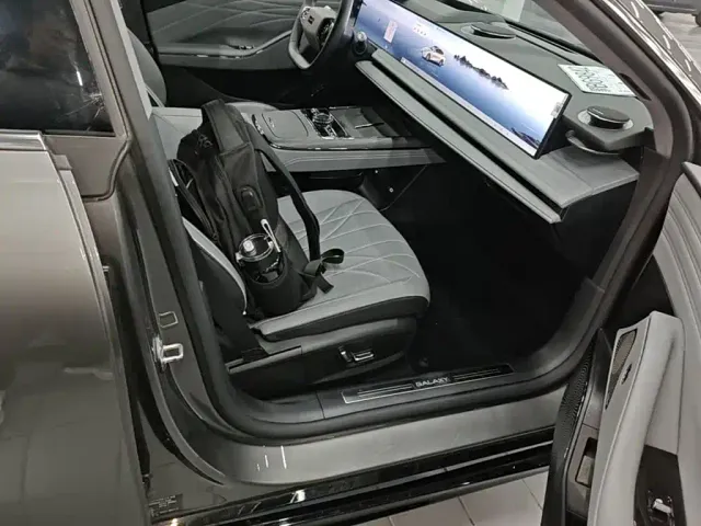 Geely Galaxy E8 — Фото автомобиля 24