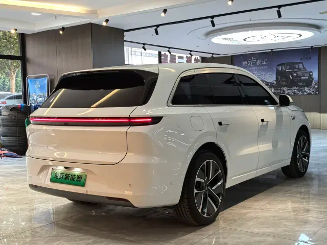 Li Auto L6 — Фото автомобиля 4