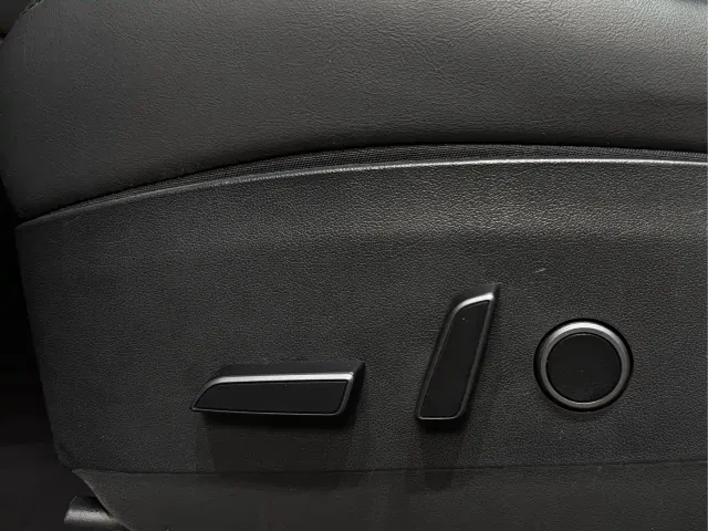 Tesla Model Y — Фото автомобиля 15