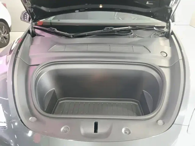 Tesla Model Y — Фото автомобиля 19
