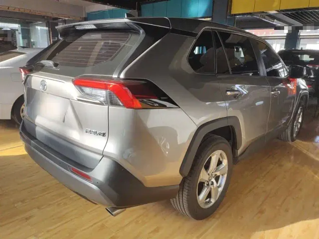 Toyota RAV4 — Фото автомобиля 6