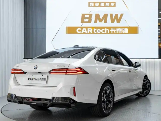 BMW BMW 5 Series 2025 530Li Premium M Sport Package — Фото автомобиля 7