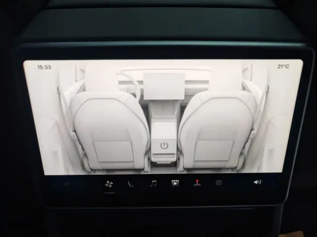 Tesla Model Y — Фото автомобиля 8