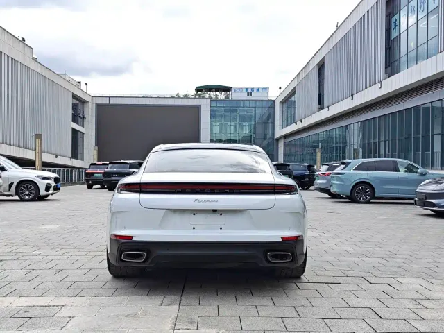 Porsche Panamera — Фото автомобиля 21