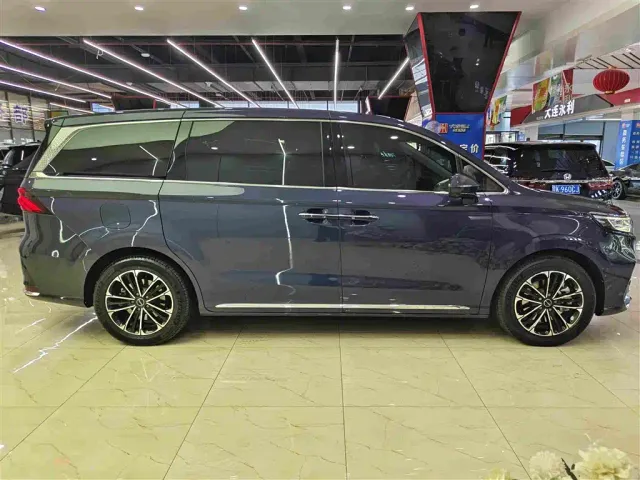 Roewe iMAX8 — Фото автомобиля 17