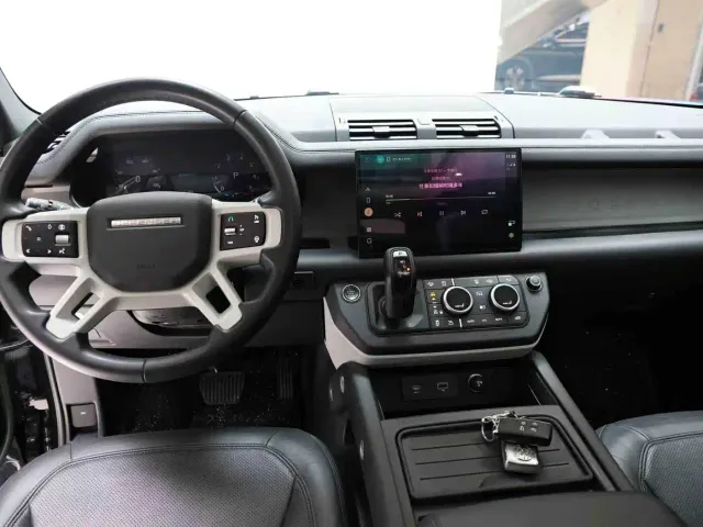 Land Rover Defender — Фото автомобиля 6