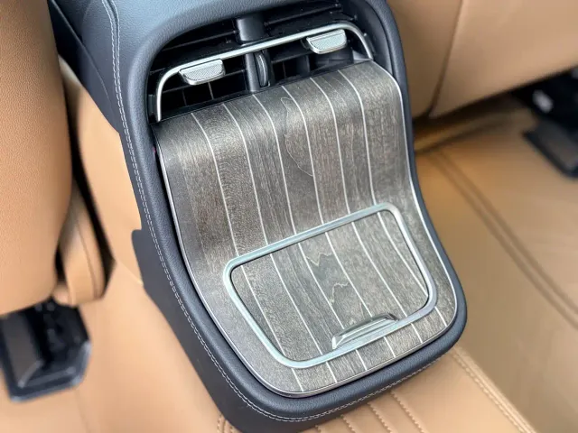 Mercedes-Benz E-Class — Фото автомобиля 25