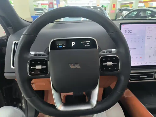 Li Auto L8 — Фото автомобиля 10