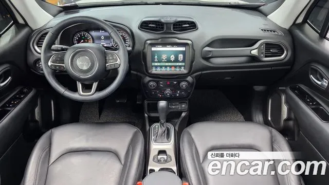Jeep Renegade — Фото автомобиля 10