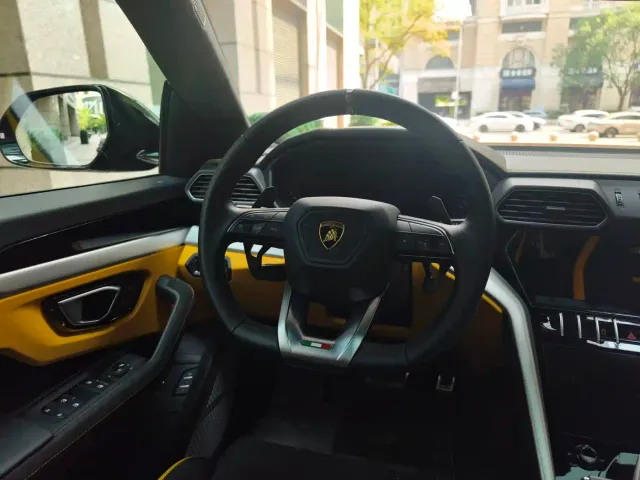 Lamborghini Urus — Фото автомобиля 8